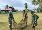 Karya Bakti di Merauke, Satgas Yonif 143/TWEJ Bersama Warga Bersihkan Masjid Darussalam